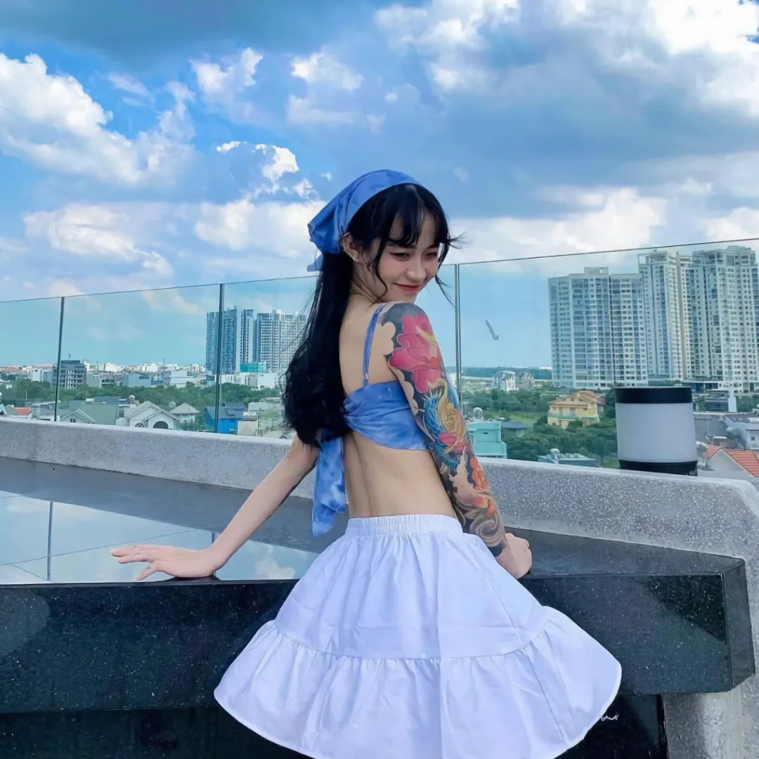 穿黑衣的女孩